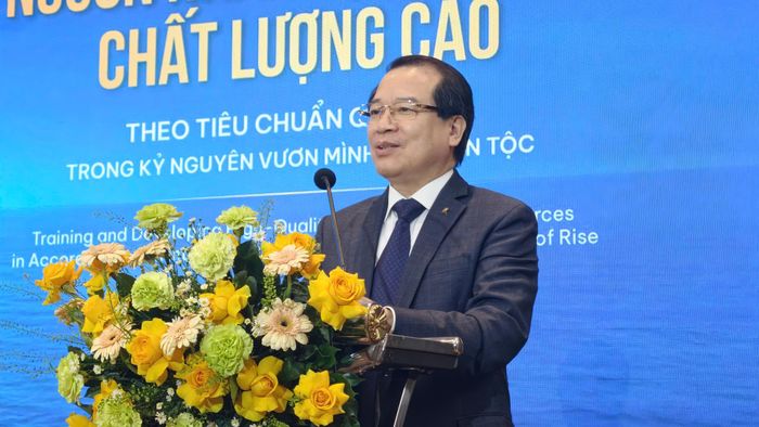 TS Hà Văn Siêu - Phó Cục trưởng Cục Du lịch Quốc gia Việt Nam chia sẻ tại Hội thảo.