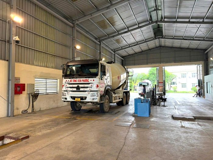 Tại Trung tâm Đăng kiểm và Đào tạo lái xe Phú Thọ (Hòa Bình cũ), sáng 29/8 có khoảng 20 xe được đăng kiểm dù đã bắt đầu kỳ nghỉ lễ 2/9.