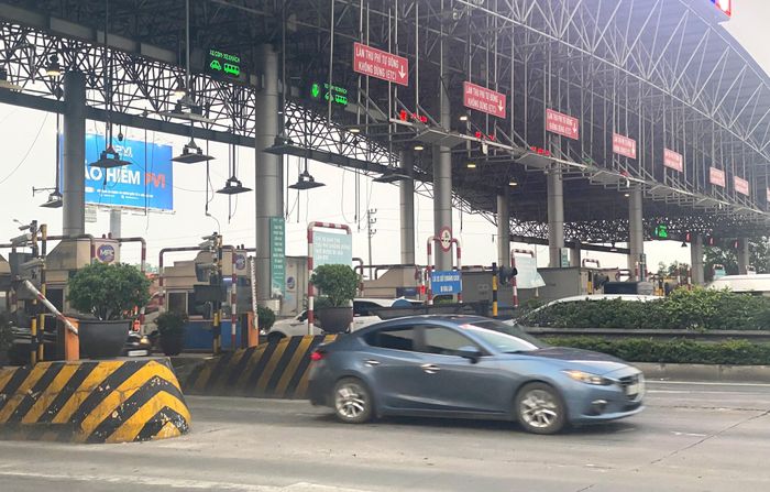 Công ty TNHH Thu phí tự động VETC và Công ty CP Giao thông số Việt Nam (VDTC) tăng cường kiểm tra, bảo đảm hệ thống thu phí điện tử không dừng hoạt động ổn định; bố trí cán bộ trực 24/7 để kịp thời xử lý các tình huống, sự cố phát sinh tại các trạm thu phí do đơn vị quản lý, vận hành.