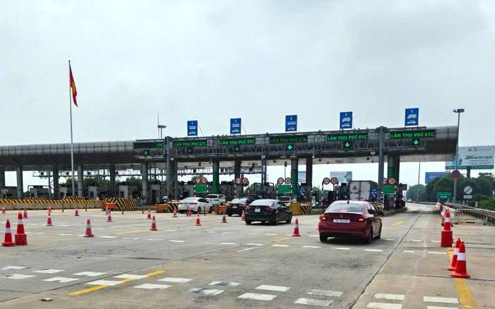 Đại diện Tổng công ty Phát triển hạ tầng và đầu tư tài chính VN (VIDIFI) cho hay, lưu lượng trong những ngày lễ trên tuyến tăng khoảng 15-30%. Đơn vị đã chuẩn bị kỹ các phương án để xử lý tình huống lỗi phát sinh, mở đủ 14 làn thu phí tại trạm, giảm tối đa ùn tắc trong dịp nghỉ lễ.