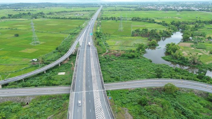 Cao tốc Đà Nẵng - Quảng Ngãi thông thoáng trong ngày đầu kỳ nghỉ lễ.