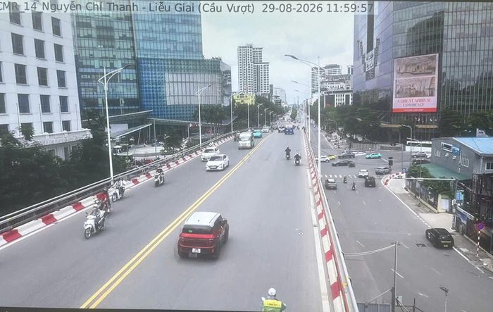 Nhìn từ camera AI có thể thấy nhiều nút giao, cầu vượt trong khu vực nội thành thông thoáng hơn ngày thường.