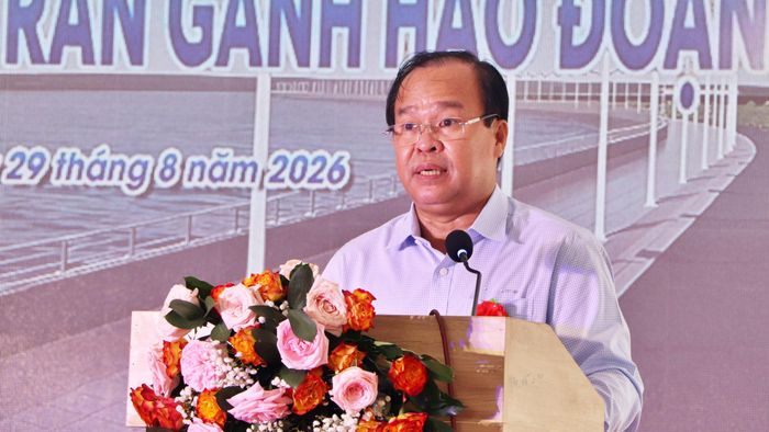 Ông Nguyễn Minh Luân, Phó chủ tịch UBND tỉnh Cà Mau phát biểu tại lễ khởi công.