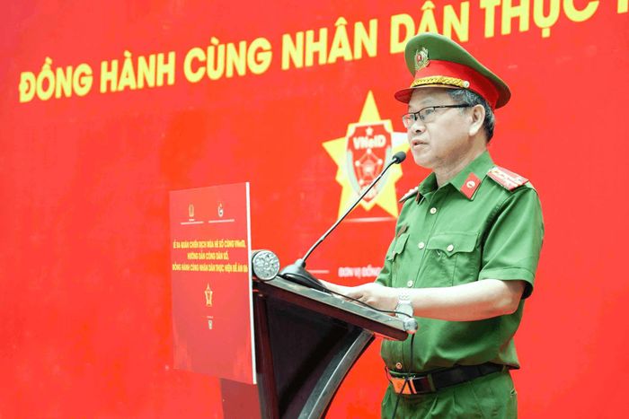 Phó Cục trưởng Cục C06, Đại tá Ngô Như Cường phát biểu tại Lễ ra quân Chiến dịch "Mùa hè số cùng VNeID", hướng dẫn công dân số, đồng hành cùng Nhân dân thực hiện Đề án 06. Ảnh: Trung Kiên