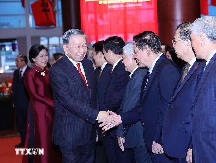 Tổng Bí thư, Chủ tịch nước Tô Lâm và Phu nhân với các đại biểu tại Lễ kỷ niệm 81 năm Quốc khánh nước Cộng hòa xã hội Chủ nghĩa Việt Nam. Ảnh: An Đăng/TTXVN