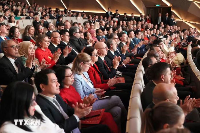 Các đại biểu khách quốc tế và trong nước tham dự buổi lễ. Ảnh: An Đăng/TTXVN