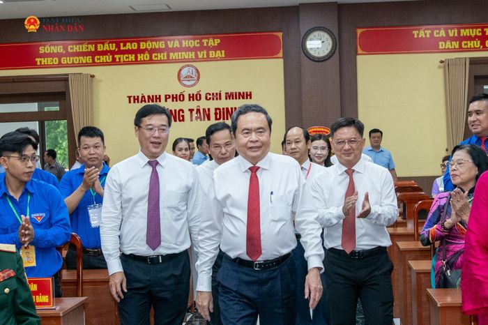 Chủ tịch Quốc hội Trần Thanh Mẫn đến dự Lễ trao Huy hiệu Đảng tặng đảng viên lão thành tại Thành phố Hồ Chí Minh