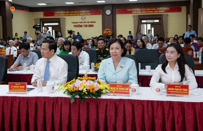 Các đại biểu dự buổi lễ