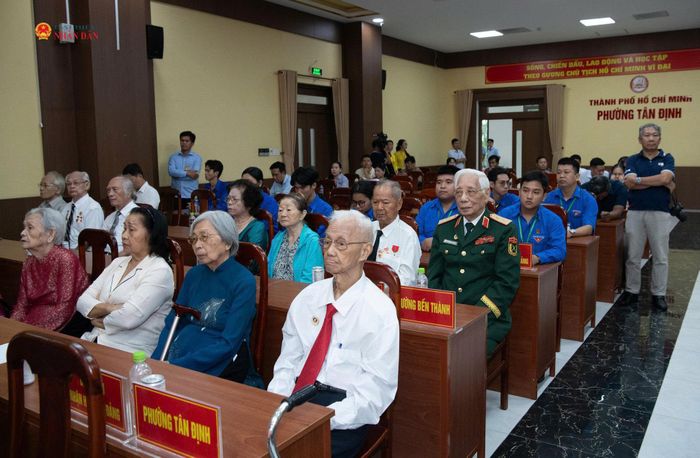 Các đại biểu dự buổi lễ