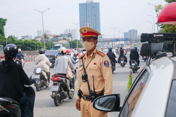 Các tổ tuần tra kiểm soát làm nhiệm vụ tại các tuyến cửa ngõ