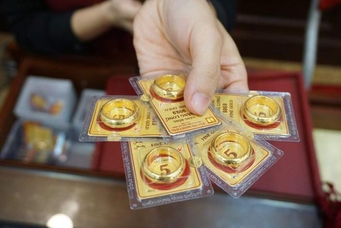 Vàng nhẫn giảm tới 1,3 triệu đồng/lượng.