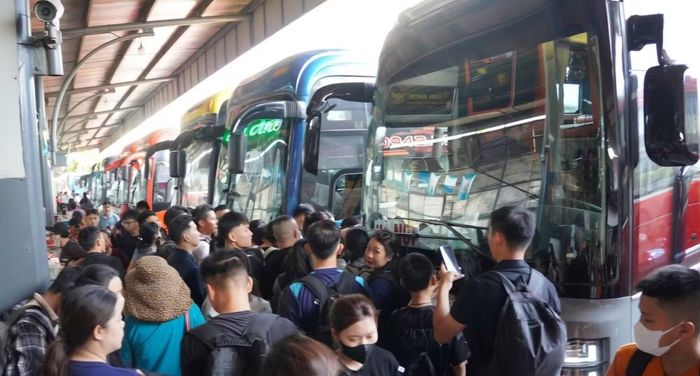 Số lượng xe được các bến xe tăng cường để đáp ứng nhu cầu đi lại cho người dân dịp lễ.