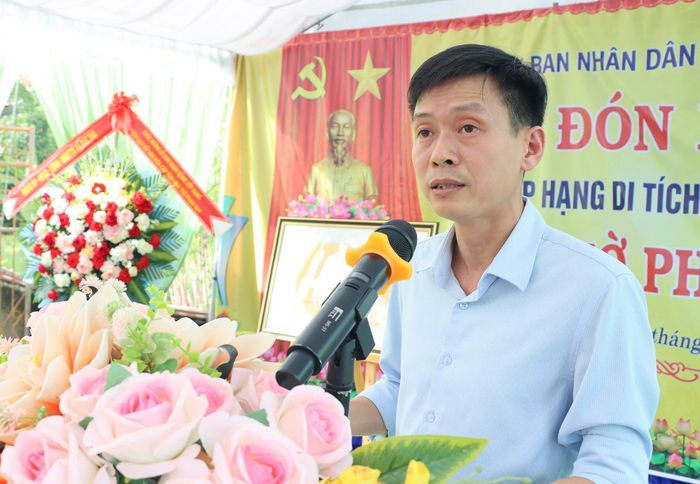 Ông Lương Quang Huy – Phó Chủ tịch UBND xã thông qua diễn văn Lễ đón nhận Bằng xếp hạng di tích lịch sử cấp tỉnh Nhà thờ Phạm Huy( Ảnh: Phạm Thành).