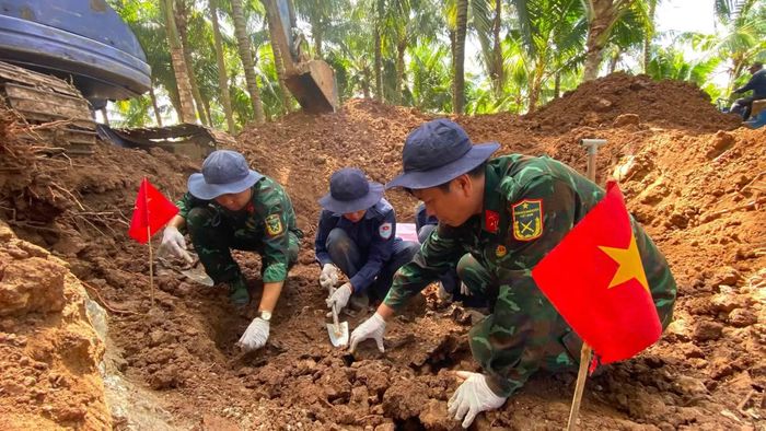 Đội K91 nỗ lực tìm kiếm hài cốt các liệt sĩ.