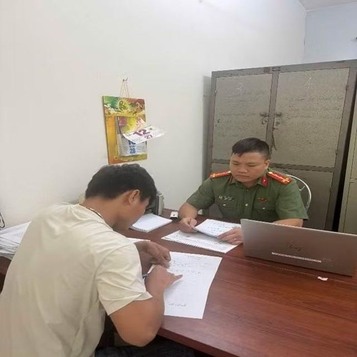 Công an xã Thượng Phúc làm việc với công dân Đ.B.S.