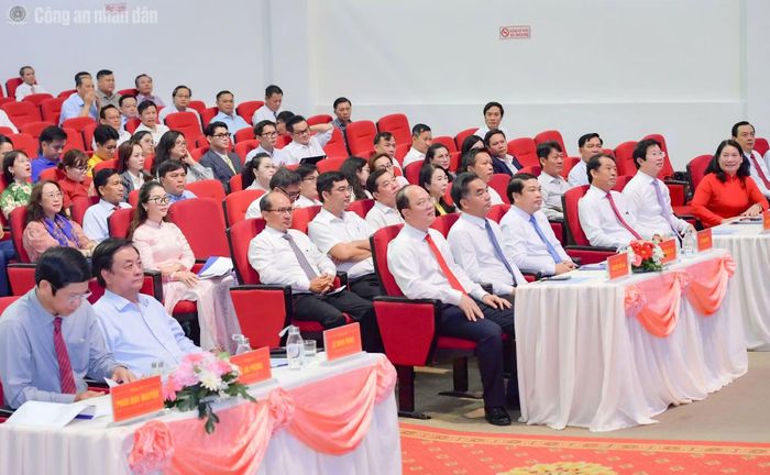 Các đại biểu tham dự hội nghị.