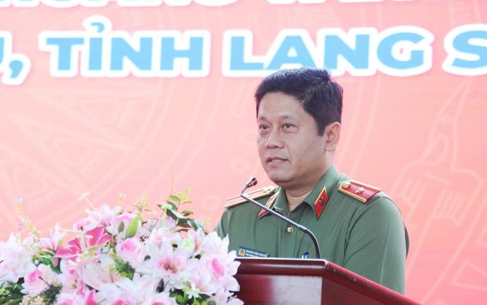 Thiếu tướng Nguyễn Hồng Nguyên phát biểu tại buổi lễ.