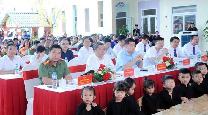 Các đại biểu tham dự buổi lễ.