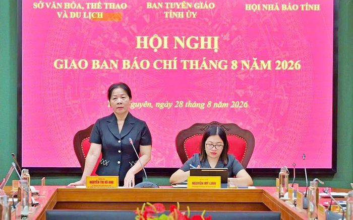 Bà Nguyễn Thị Vũ Anh, Tỉnh uỷ viên, Phó Trưởng ban thường trực Ban Tuyên giáo Tỉnh uỷ Thái Nguyên trao đổi các nội dung tại Hội nghị giao ban báo chí tháng 8/2026 tổ chức vào ngày 28/8.
