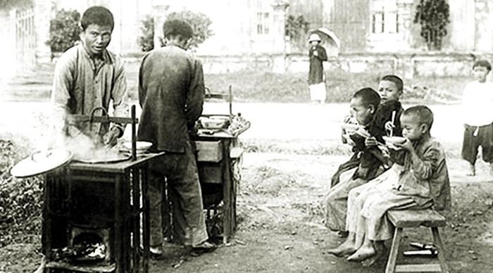 Gánh phở Hà Nội xưa. 