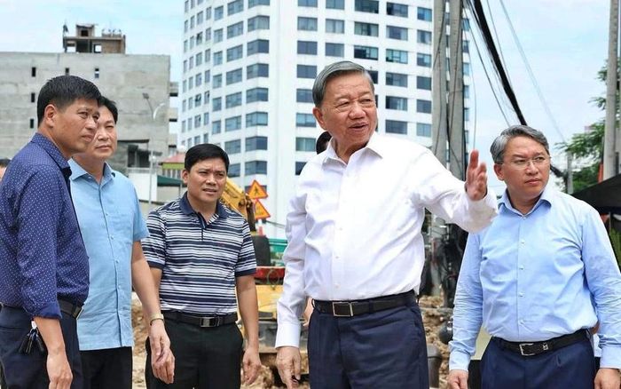 Tổng Bí thư, Chủ tịch nước Tô Lâm kiểm tra thực địa Dự án đầu tư xây dựng đường Vành đai 1. Ảnh: TTXVN