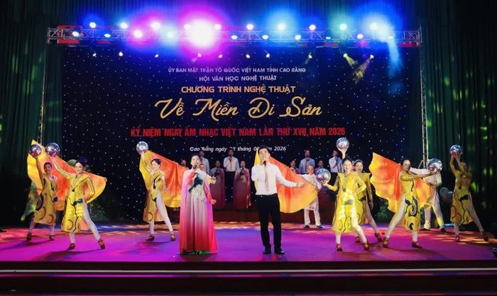 Tiết mục “Cao Bằng rạng rỡ bay lên” khép lại một đêm nhạc đầy cảm xúc.