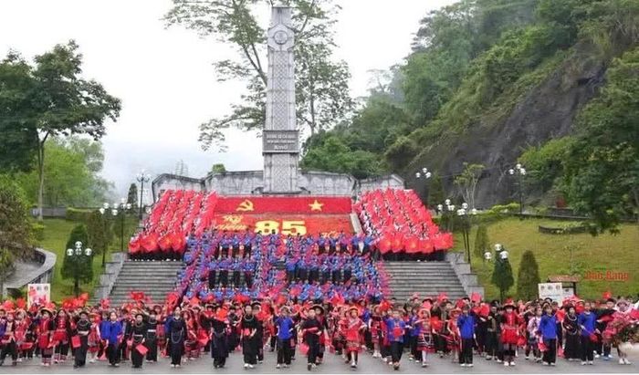 Chương trình đồng diễn nghệ thuật và nghi thức Đội của thiếu nhi Cao Bằng tại Km0, Khu di tích Quốc gia đặc biệt Pác Bó nhân kỷ niệm 85 năm Ngày thành lập Đội Thiếu niên Tiền phong Hồ Chí Minh (15/5/1941 - 15/5/2026).