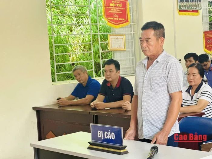 Bị cáo Hoàng Văn Chuyền tại phiên tòa.