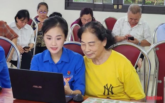 Tổ công nghệ số cộng đồng, các tổ chức chính trị - xã hội là lực lượng nòng cốt trực tiếp tuyên truyền, hướng dẫn và hỗ trợ người dân.