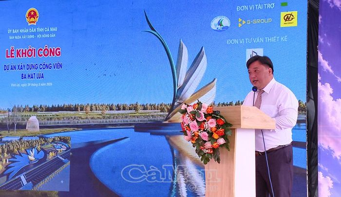  Ông Nguyễn Hoàng Thoại, Chủ tịch Hội Nông dân tỉnh Cà Mau, thay mặt Hội Nông dân phát biểu tại buổi lễ.
