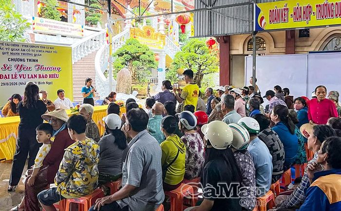 Đông đảo bà con có hoàn cảnh khó khăn trên địa bàn phường An Xuyên tham dự chương trình.
