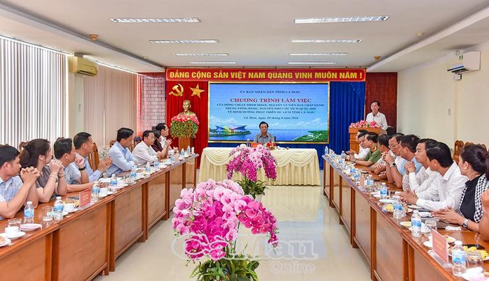 Đại biểu tham dự cuộc họp bàn định hướng chiến lược phát triển du lịch Cà Mau.