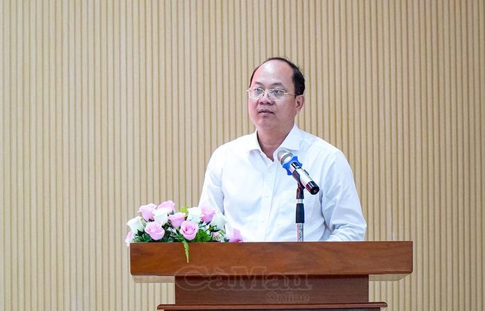 Đồng chí Nguyễn Hồ Hải, Uỷ viên Ban Chấp hành Trung ương Đảng, Bí thư Tỉnh uỷ Cà Mau, tiếp thu ý kiến chỉ đạo từ đồng chí Đoàn Minh Huấn.