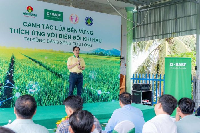 Ông Phạm Tuấn Anh, Trưởng ban Kỹ thuật, Tổng công ty Phân bón Dầu khí Cà Mau phát biểu khai mạc chương trình. Ảnh: Phân bón Cà Mau
