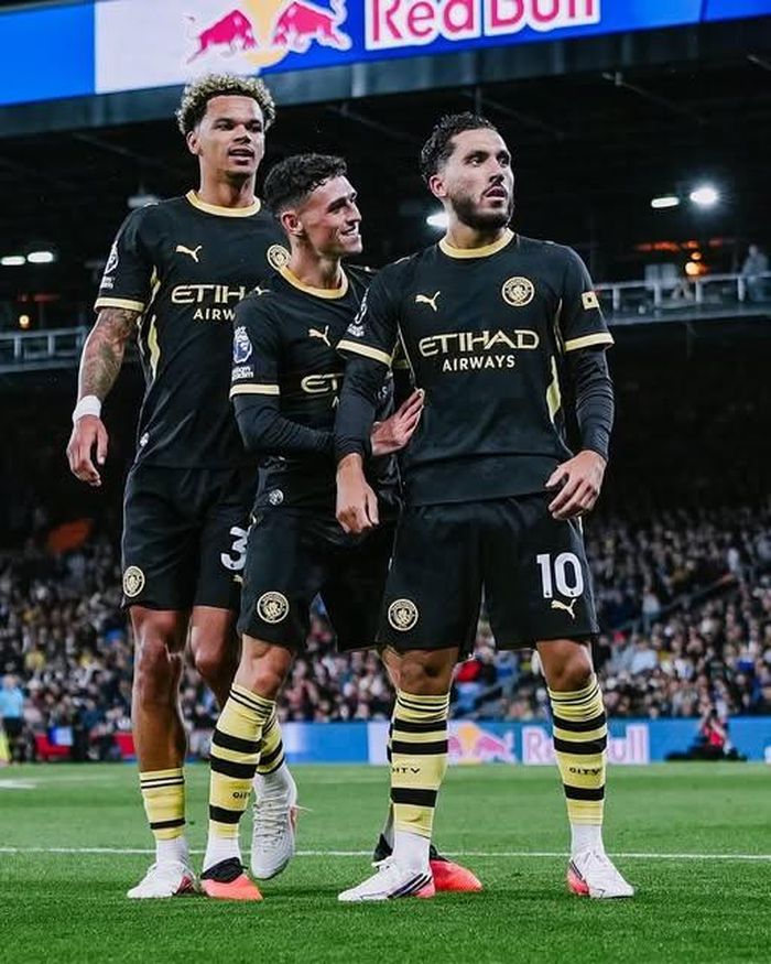 Cherki xử lý kỹ thuật rồi cứa lòng đẹp mắt, nhân đôi cách biệt cho Man City