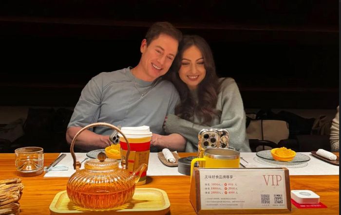Tỷ phú Bryan Johnson chưa từng ngủ cùng giường với bạn gái - Ảnh: Instagram/Bryan Johnson