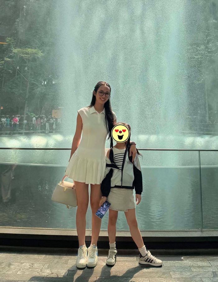 Vũ Thuý Quỳnh thân thiết bên con gái của Đức Phạm và Diệp Lâm Anh. Ảnh: FBNV