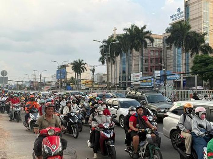 Khu vực Quốc lộ 13 thường xuyên xảy ra kẹt xe