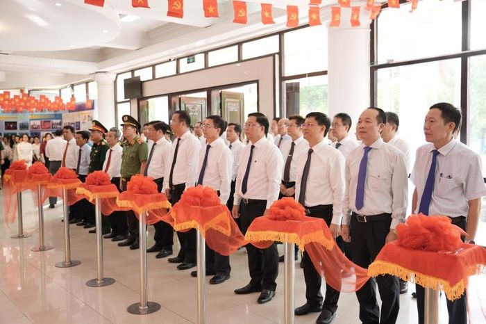 Lãnh đạo thành phố dự khai mạc triển lãm chuyên đề “Chủ tịch Hồ Chí Minh với những mốc lịch sử năm 1946”
