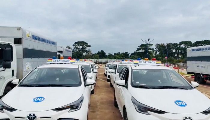 Dàn xe sát hạch đã sẵn sàn lăn bánh cùng các học viên.