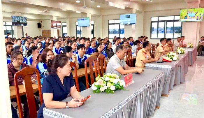 Lãnh đạo Công ty, Phòng CSGT Công an tỉnh Đắk Lắk và đông đảo học viên tham dự lễ khai mạc.