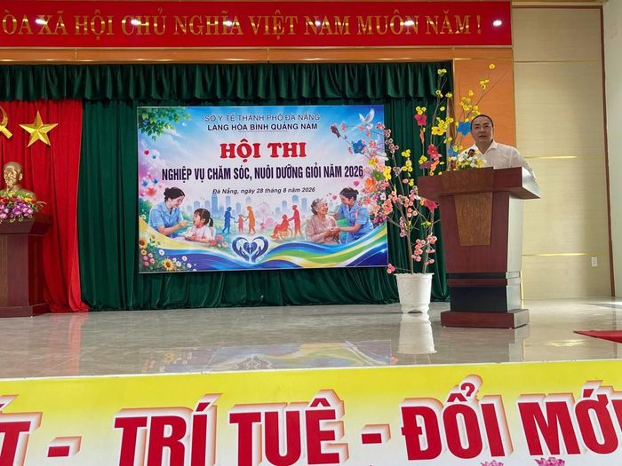 Ông Nguyễn Thành Trung, Giám đốc Làng Hòa Bình Quảng Nam, phát biểu khai mạc Hội thi nghiệp vụ chăm sóc, nuôi dưỡng giỏi năm 2026.