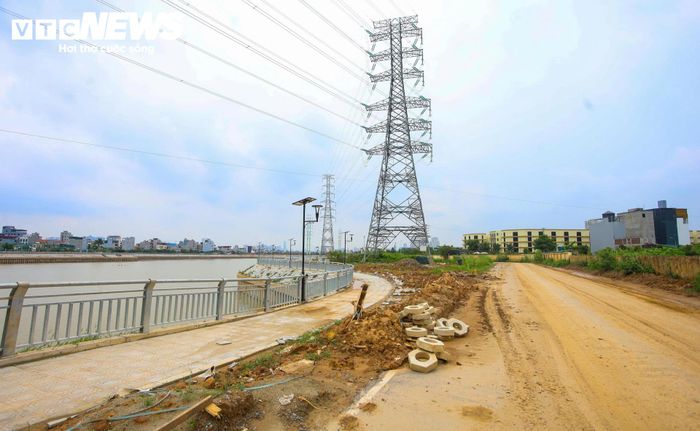 Hiện các hạng mục phụ trợ và phần chỉnh trang cảnh quan xung quanh hồ Yên Nghĩa 1 vẫn đang tiếp tục được hoàn thiện.