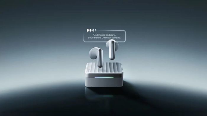 Plaud One - tai nghe với hộp sạc eSIM, mở ra cách giao tiếp mới với AI. (Ảnh: Plaud)