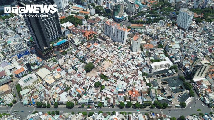 Việc chỉnh trang đô thị khu Mả Lạng, chợ Gà - Gạo là lời giải quyết liệt cho trăn trở của nhiều thế hệ lãnh đạo thành phố xóa nhà ở lụp xụp, để người dân an cư, lập nghiệp và hướng tới công bằng xã hội.