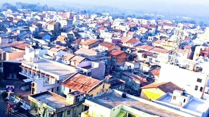 Trải qua hàng trăm năm, nhiều cộng đồng dân cư khác đã đến sinh sống, tạo nên sự đa dạng văn hóa cho làng Madhapar. (Ảnh: Zeenews)