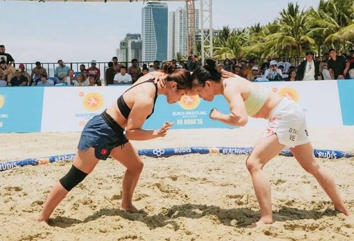 Vận động viên tranh tài tại Giải vật bãi biển thế giới 2026 ở thành phố Đà Nẵng, tháng 5-2026. Ảnh: Liên đoàn vật thế giới - UWW