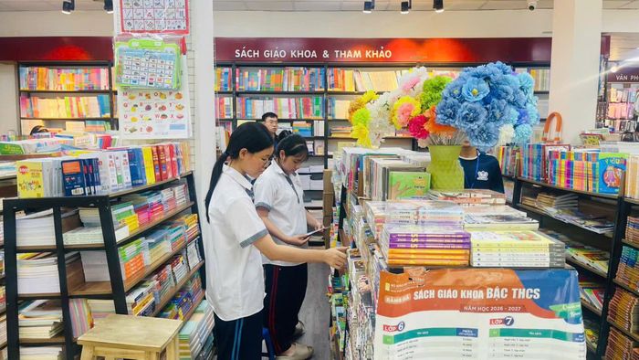 Hà Nội dự kiến miễn phí sách giáo khoa cho học sinh từ năm học 2027-2028. Ảnh: CTV