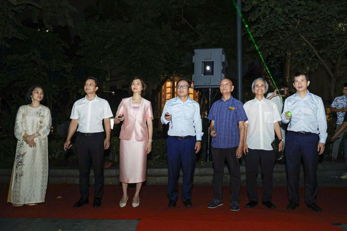 Các đại biểu dự lễ khánh thành.