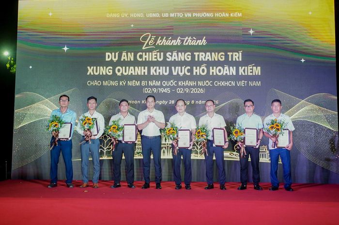 Tối 28-8, UBND phường Hoàn Kiếm tổ chức Lễ khánh thành Dự án chiếu sáng trang trí xung quanh khu vực hồ Hoàn Kiếm.